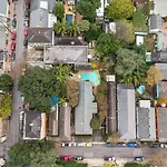 5 Br. Newly Renovated Next To French Qt