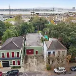 5 Br. Newly Renovated Next To French Qt