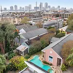 5 Br. Newly Renovated Next To French Qt