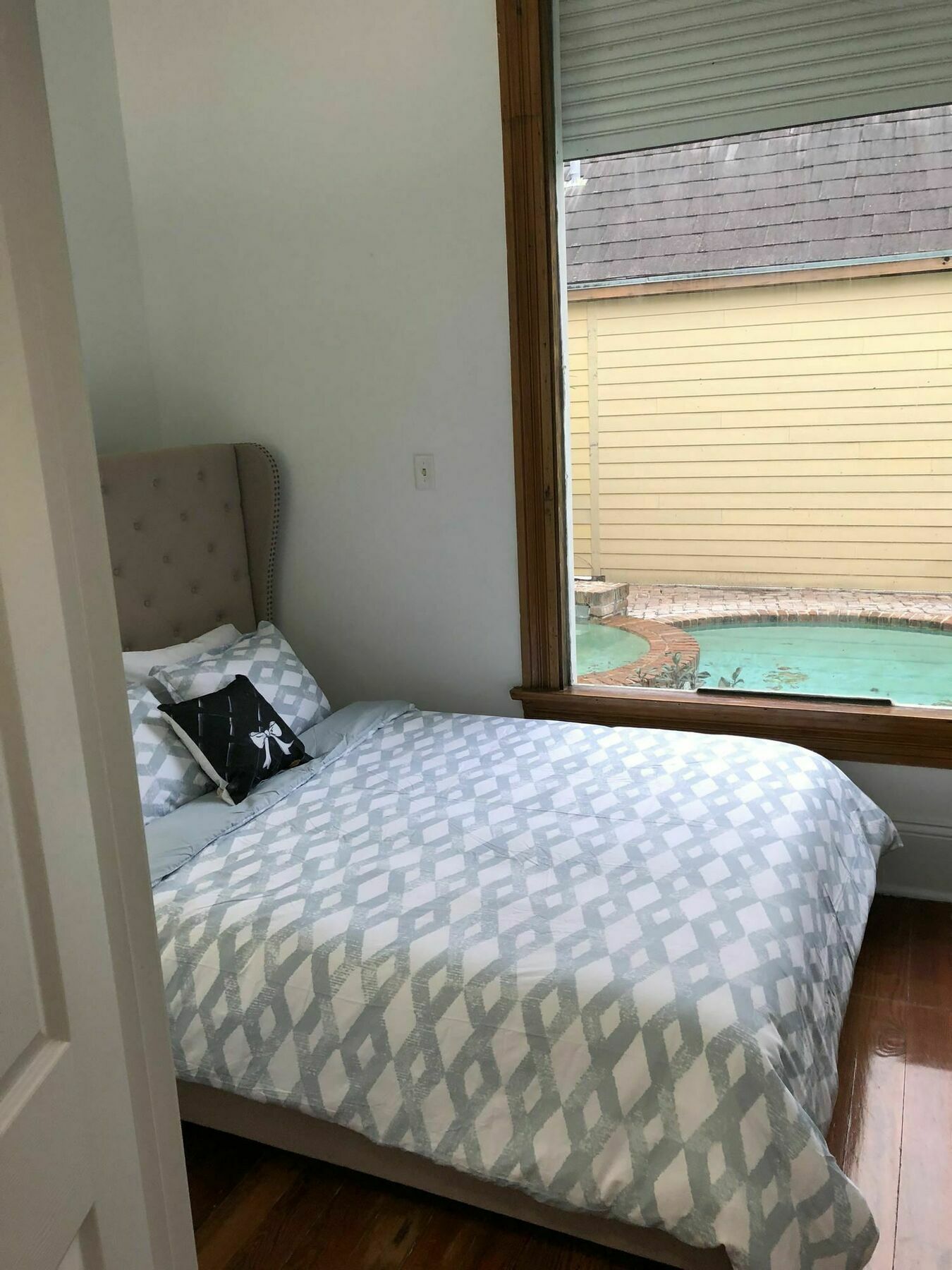 5 Br. Newly Renovated Next To French Qt Apartment *